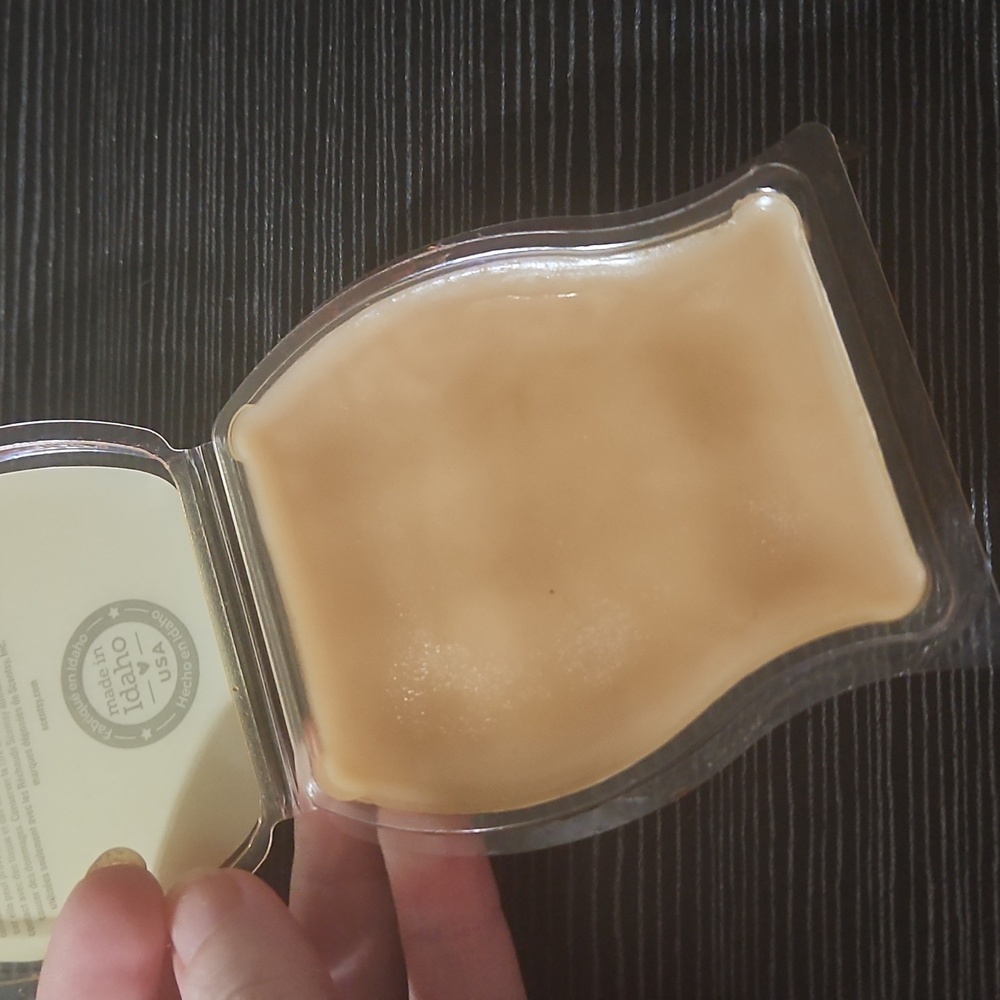 Almond Croissant scentsy wax - Picture 2 of 3